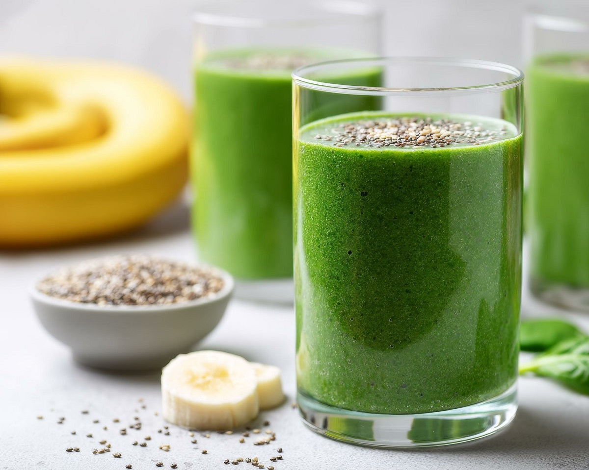 Healthy green smoothie recipe with liver-protecting organic milk thistle powder rich in Silymarin.
