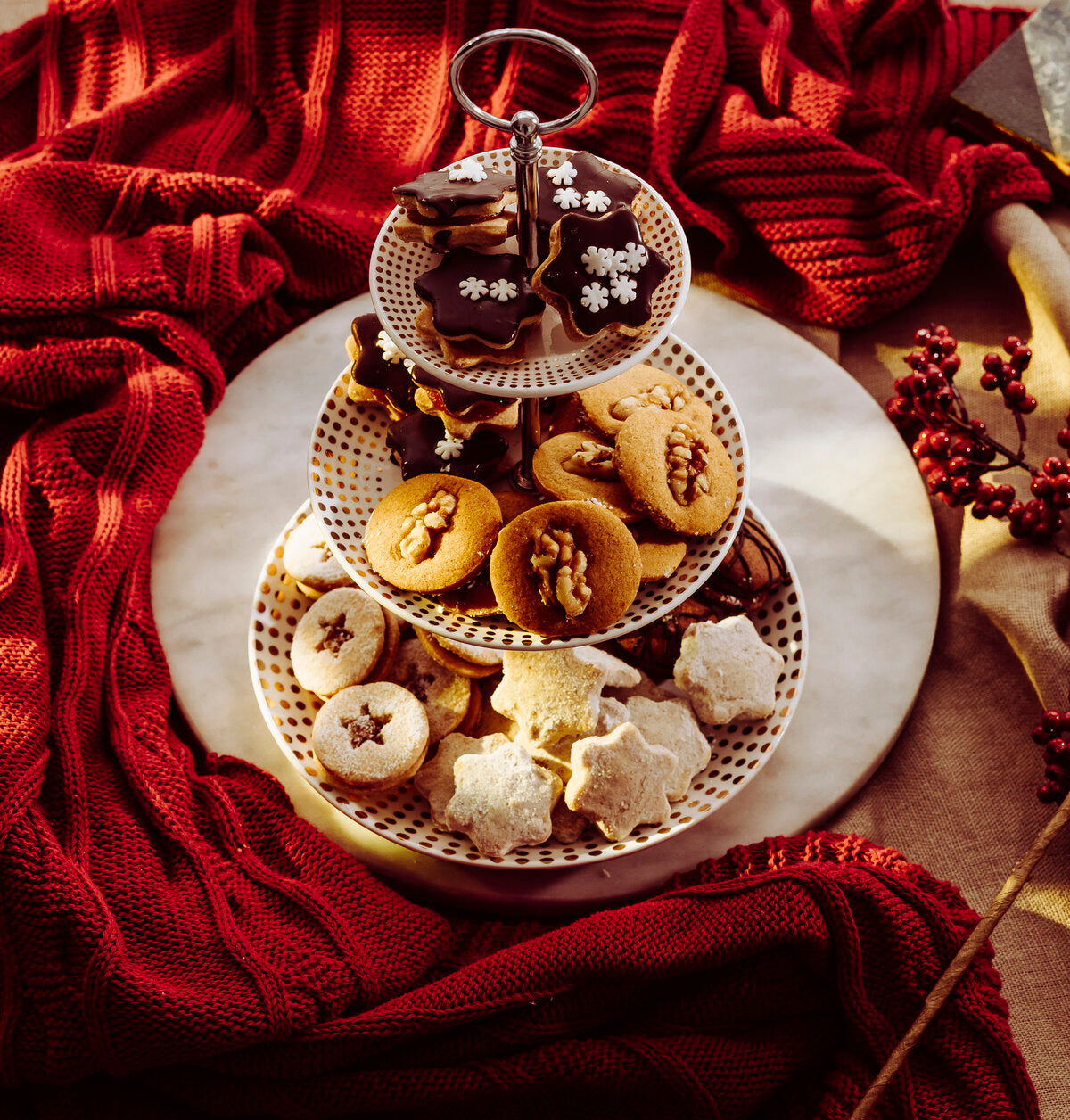 A selection of Hungarian cakes including Ischler, Linzer, Hókifli and gingerbread biscuits.