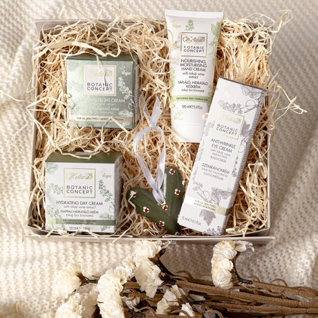 A skincare hamper box, this is a luxury gift set with a selection of natural moisturising and cosmetic products.