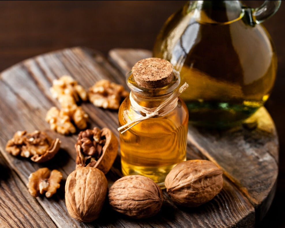 Walnut oil from fresh walnuts, it can be used for wood or apply it to the skin or face for its health benefits.