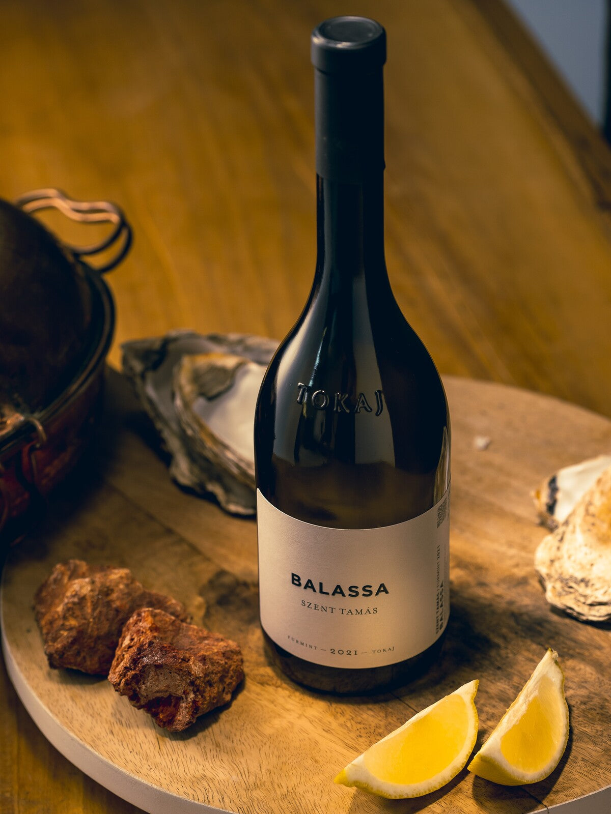 A glass of furmint white wine is the best pairing for fresh oysters, served with squeezed lemon juice.