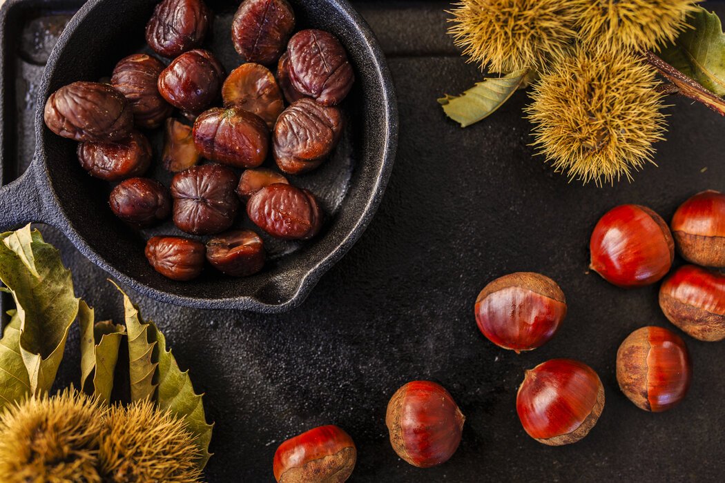 Peeled and roasted whole cooked chestnuts, this is a ready to eat snack.