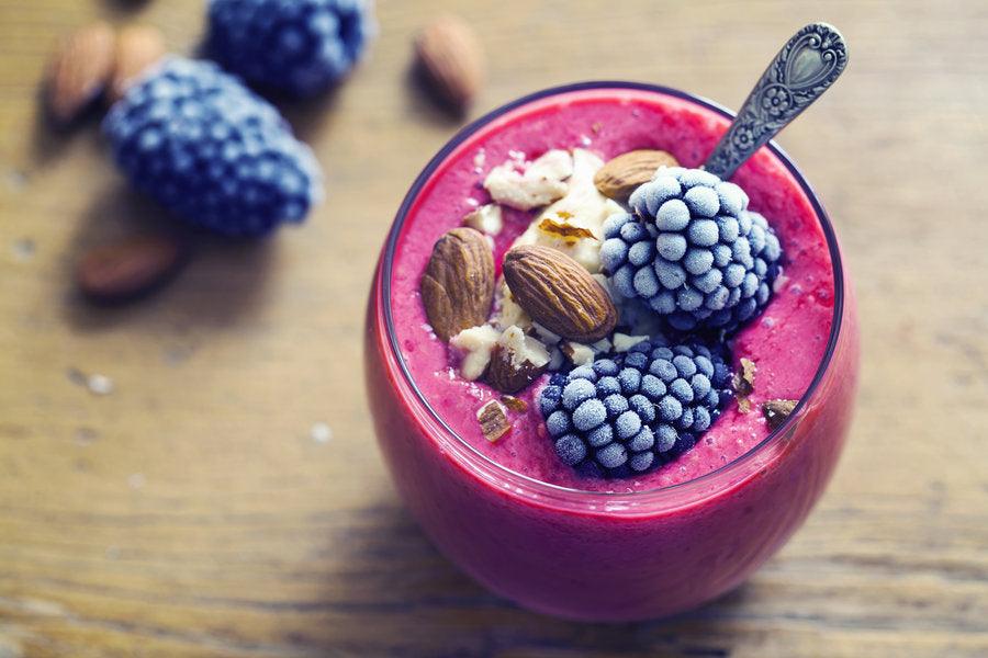 Organic sea buckthorn powder used for making a healthy juice or afternoon fruit shake.