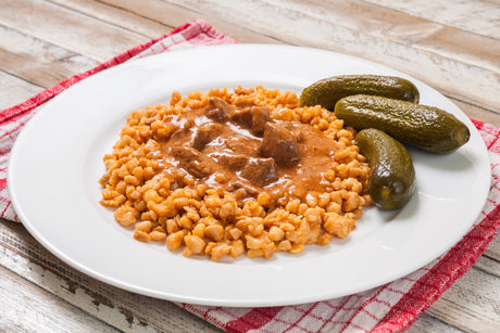 Marhapörkölt recipe for making a Hungarian beef stew, a traditional meat dish served with tarhonya or potatoes.