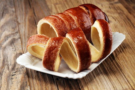 Kürtőskalács recipe for making a Hungarian chimney cake, this traditional funnel dessert pastry can be baked at home.