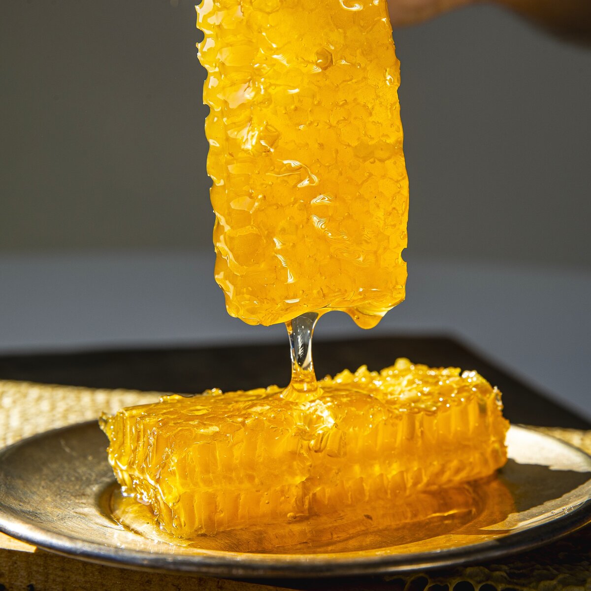 Raw Acacia Honeycomb 210g