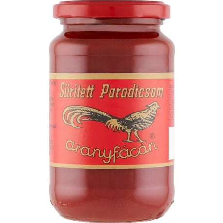 A jar of tomato concentrate made with 100% fresh tomatoes.
