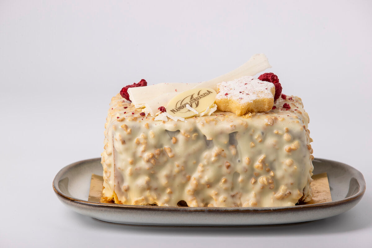 White Chocolate Raspberry Cake 400g